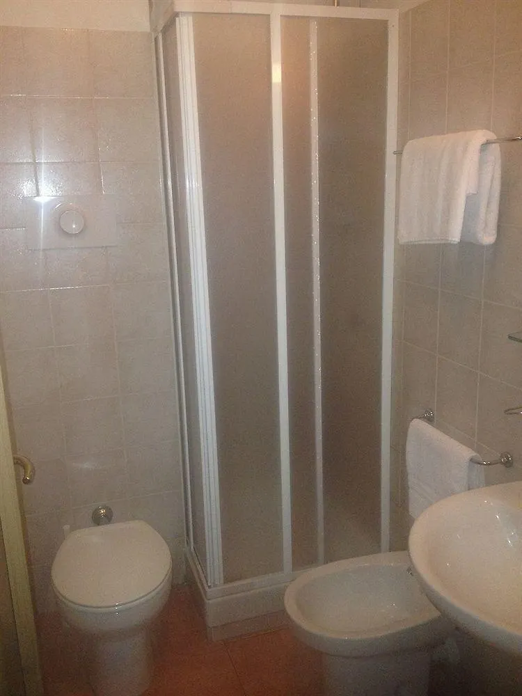 Hotel Iride Stazione Lambrate Citta Studi Милан 2*,
